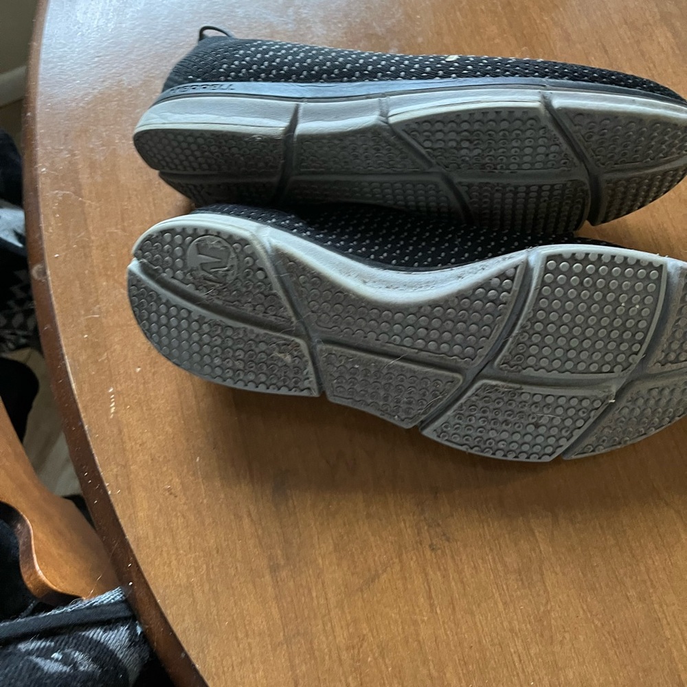 Merrill slip on barefoot sneakers with adjustable elastic laces with latch - Picture 3 of 3
